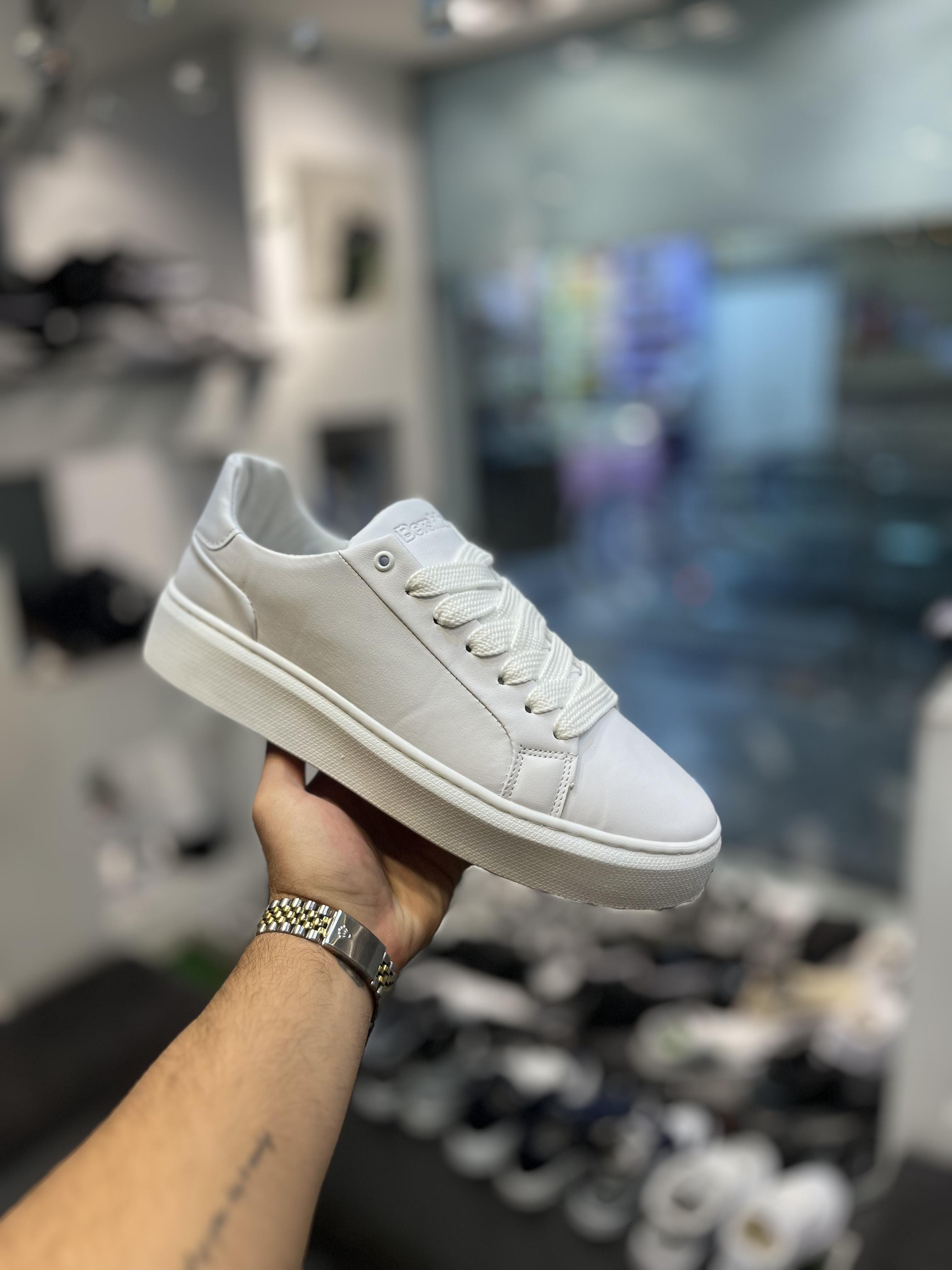 کتانی برشکا لژ دار مردانه سفیدتمام سایز 45 تا 47 کد 80202